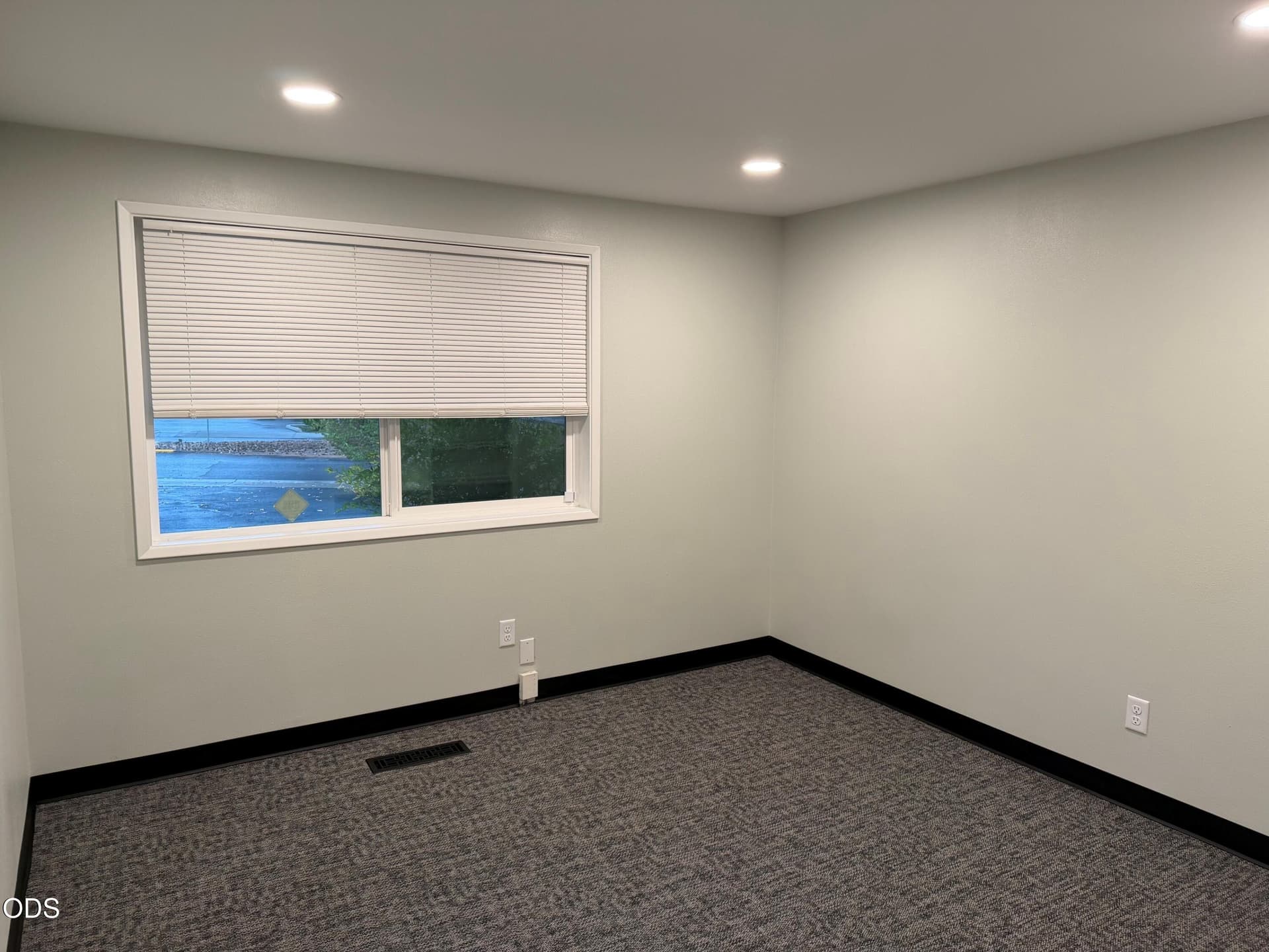 interior 3. Photo 5 of 7, 2941 Doctors Park Drive, Medford, OR 97504