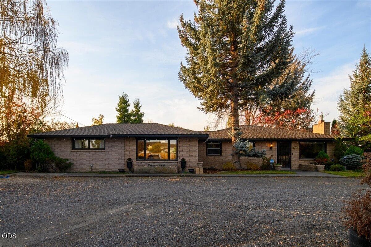 Circular Driveway. Photo 2 of 45, 2846 W Antler Avenue, Redmond, OR 97756