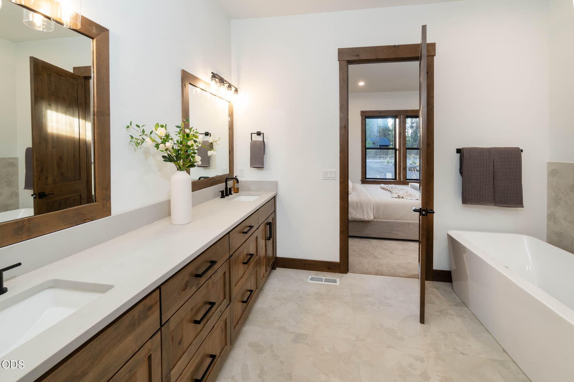 primary bath with soaking tub. Photo 5 of 28, 17780 Preservation Loop Unit 486, Bend, OR 97707