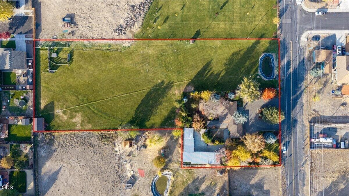 Aproximate Property Lines. Photo 4 of 45, 2846 W Antler Avenue, Redmond, OR 97756