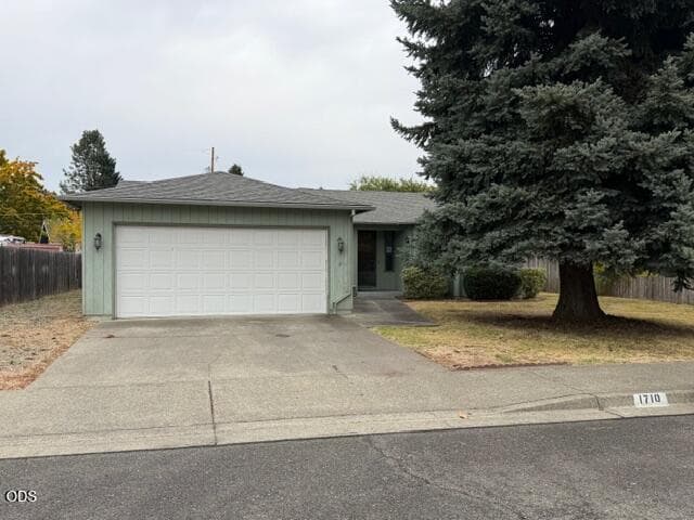 Front. Photo 1 of 29, 1710 SW Brownell Avenue, Grants Pass, OR 97526
